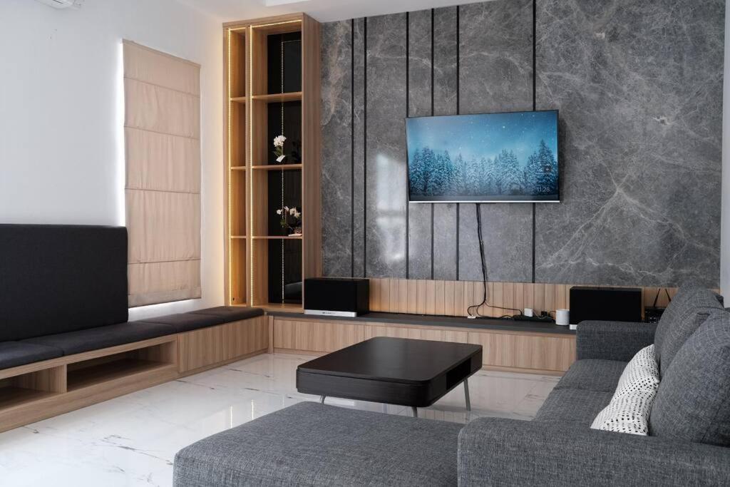 Villa 55 With Pool, Karaoke And Rooftop Bogor Kültér fotó