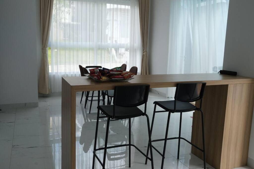Villa 55 With Pool, Karaoke And Rooftop Bogor Kültér fotó