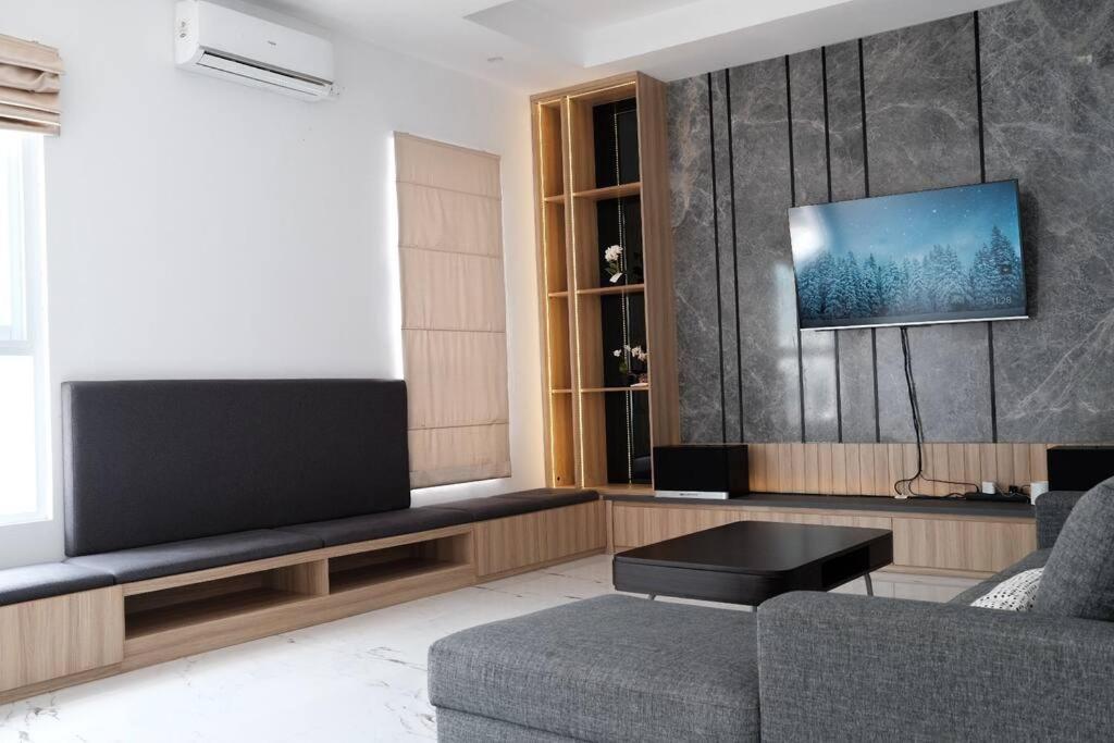 Villa 55 With Pool, Karaoke And Rooftop Bogor Kültér fotó