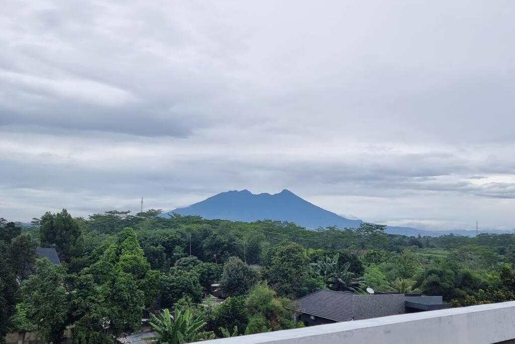 Villa 55 With Pool, Karaoke And Rooftop Bogor Kültér fotó