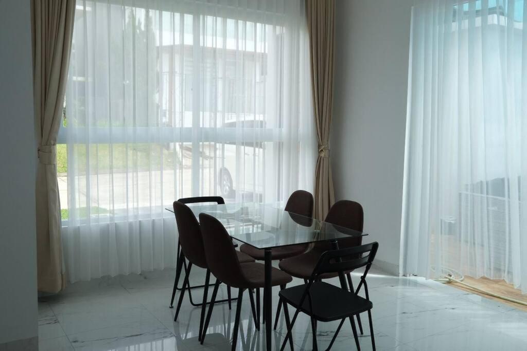 Villa 55 With Pool, Karaoke And Rooftop Bogor Kültér fotó
